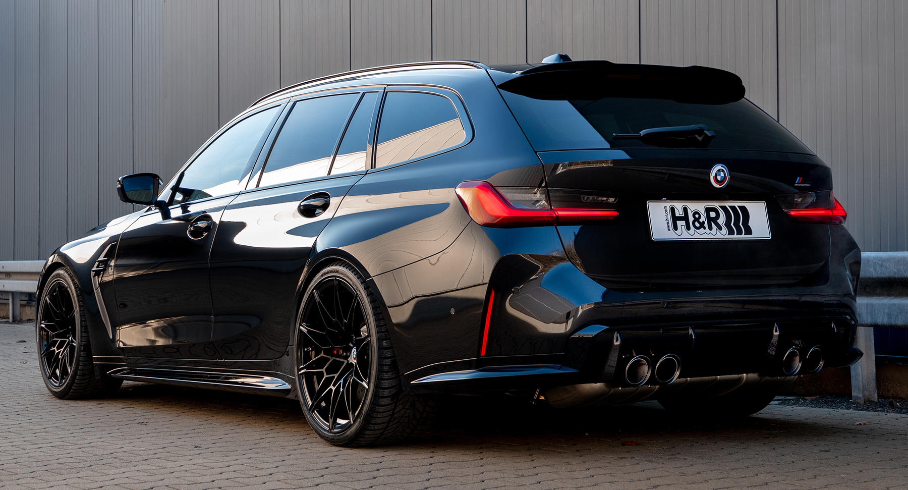 http://www.advent.jp/blog/BMW-M3-Touring-Competition-xDrive-HR-Gewindefedern-23026-3-Heckansicht.jpg